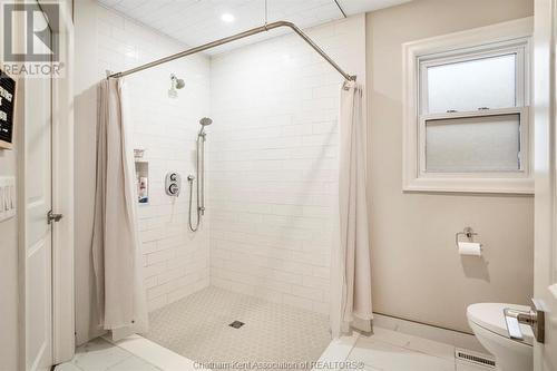 17 Tweedsmuir Avenue East, Chatham, ON - Indoor Photo Showing Bathroom