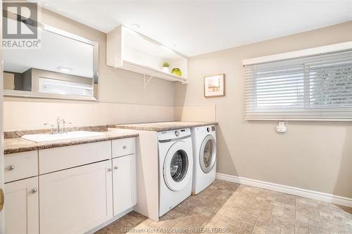 17 Tweedsmuir Avenue East, Chatham, ON - Indoor Photo Showing Laundry Room