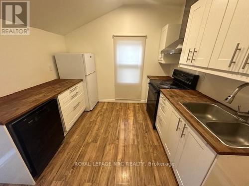 3 Portland Street, Thorold (557 - Thorold Downtown), ON - Indoor Photo Showing Kitchen