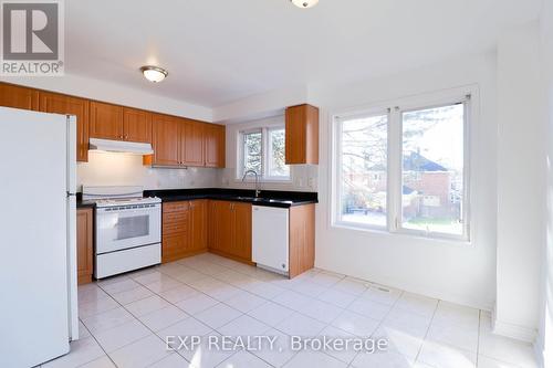 92 - 1128 Dundas Street W, Mississauga, ON - Indoor Photo Showing Kitchen