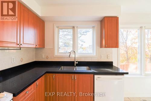 92 - 1128 Dundas Street W, Mississauga, ON - Indoor Photo Showing Kitchen