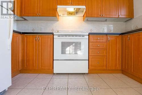 92 - 1128 Dundas Street W, Mississauga, ON - Indoor Photo Showing Kitchen