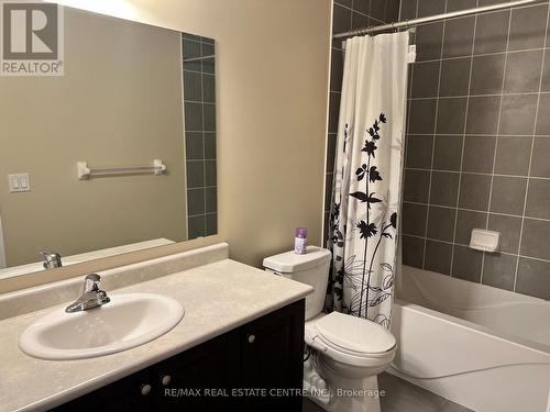 22 Twistleton Street, Caledon, ON - Indoor Photo Showing Bathroom