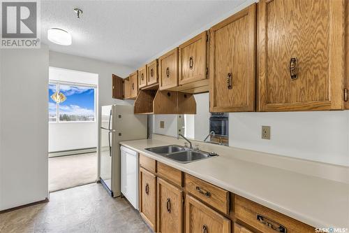 611 351 Saguenay Drive, Saskatoon, SK - Indoor Photo Showing Kitchen With Double Sink