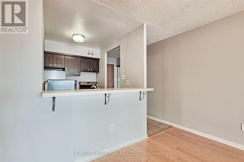 617 - 44 St Joseph Street, Toronto, ON - Indoor Photo Showing Kitchen