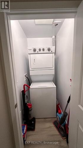 Washer / Dryer Included - 322 - 5055 Greenlane Road, Lincoln (981 - Lincoln Lake), ON - Indoor Photo Showing Laundry Room