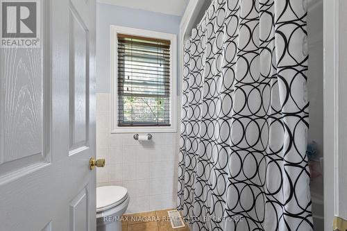 7803 Beaverdams Road, Niagara Falls (213 - Ascot), ON - Indoor Photo Showing Bathroom