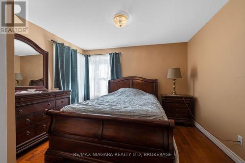 7803 Beaverdams Road, Niagara Falls (213 - Ascot), ON - Indoor Photo Showing Bedroom