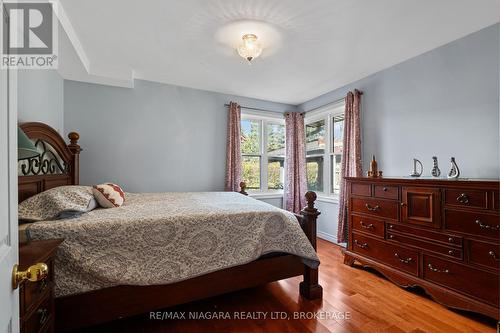 7803 Beaverdams Road, Niagara Falls (213 - Ascot), ON - Indoor Photo Showing Bedroom