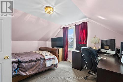 7803 Beaverdams Road, Niagara Falls (213 - Ascot), ON - Indoor Photo Showing Bedroom