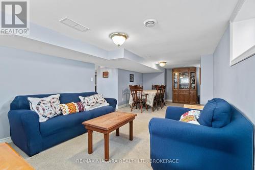 7803 Beaverdams Road, Niagara Falls (213 - Ascot), ON - Indoor Photo Showing Living Room