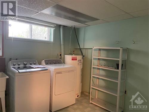 41 Clovelly Road, Ottawa, ON - Indoor Photo Showing Laundry Room