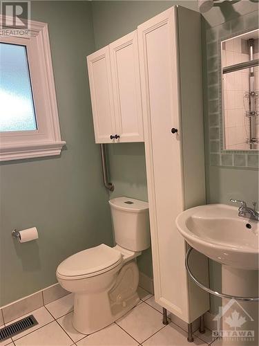 41 Clovelly Road, Ottawa, ON - Indoor Photo Showing Bathroom