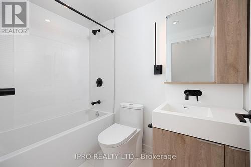 312S - 127 Broadway Avenue, Toronto, ON - Indoor Photo Showing Bathroom