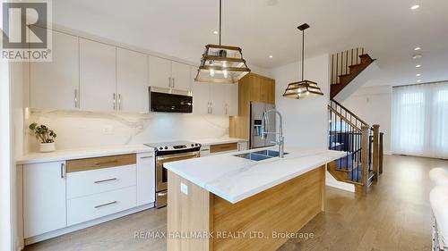 523 Carrville Road, Richmond Hill, ON - Indoor Photo Showing Kitchen With Double Sink With Upgraded Kitchen