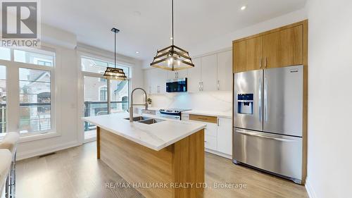 523 Carrville Road, Richmond Hill, ON - Indoor Photo Showing Kitchen With Double Sink With Upgraded Kitchen