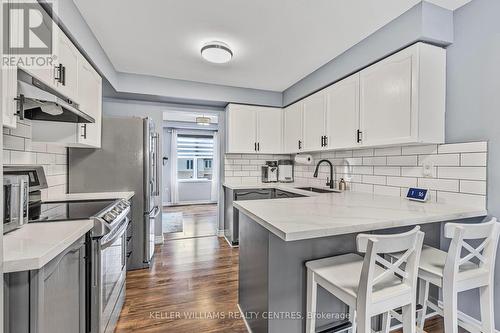 22 - 368 Riddell Court, Newmarket, ON - Indoor Photo Showing Kitchen With Upgraded Kitchen