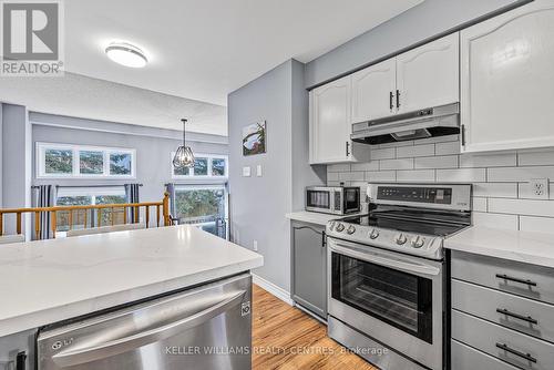 22 - 368 Riddell Court, Newmarket, ON - Indoor Photo Showing Kitchen