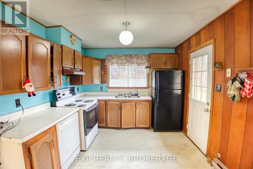 28114C Hwy 7, Central Frontenac (Frontenac Centre), ON - Indoor Photo Showing Kitchen With Double Sink