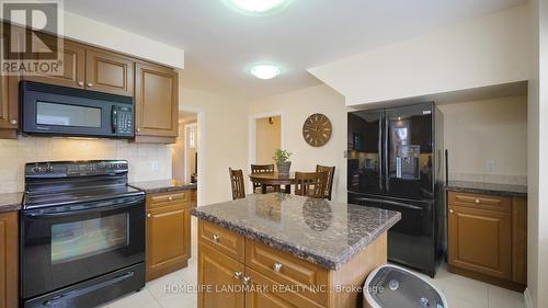 33 Artisan Trail, Markham, ON - Indoor Photo Showing Kitchen