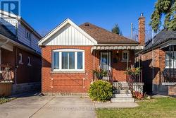 97 STRATHEARNE AVENUE  Hamilton, ON L8H 5K6