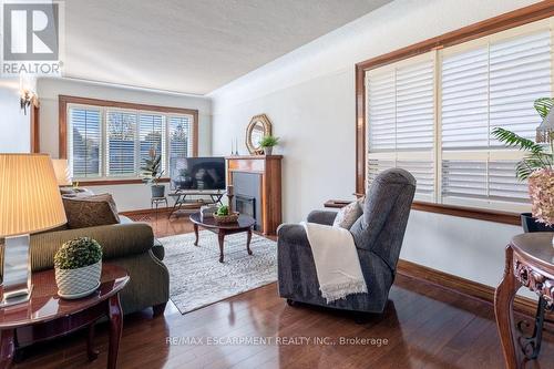 97 Strathearne Avenue, Hamilton, ON - Indoor Photo Showing Living Room