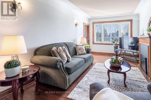 97 Strathearne Avenue, Hamilton, ON - Indoor Photo Showing Living Room