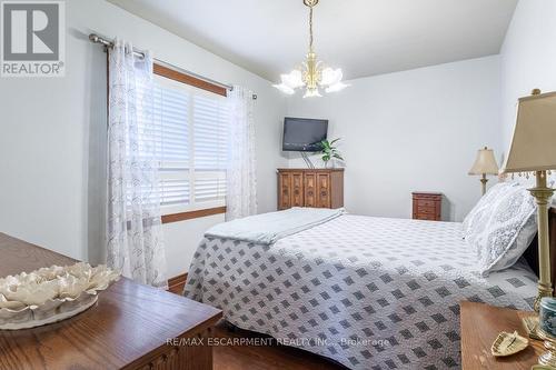 97 Strathearne Avenue, Hamilton, ON - Indoor Photo Showing Bedroom