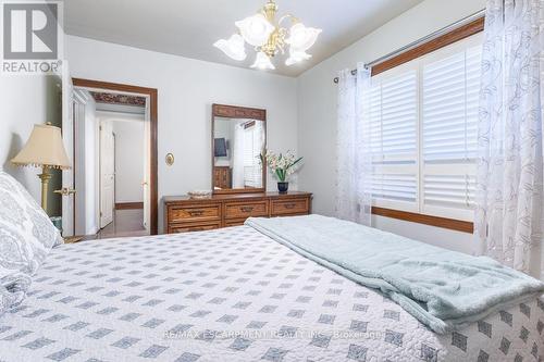 97 Strathearne Avenue, Hamilton, ON - Indoor Photo Showing Bedroom