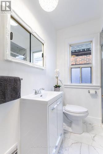 97 Strathearne Avenue, Hamilton, ON - Indoor Photo Showing Bathroom