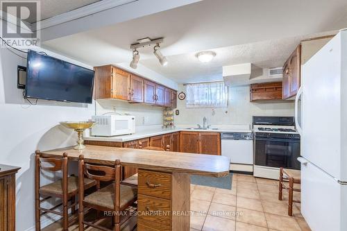 97 Strathearne Avenue, Hamilton, ON - Indoor Photo Showing Kitchen