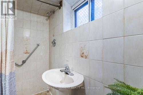 97 Strathearne Avenue, Hamilton, ON - Indoor Photo Showing Bathroom