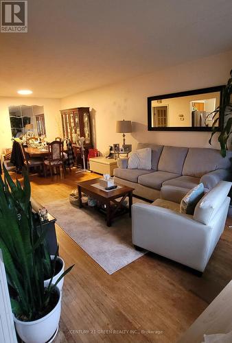 31 St Lucie Drive, Toronto, ON - Indoor Photo Showing Living Room