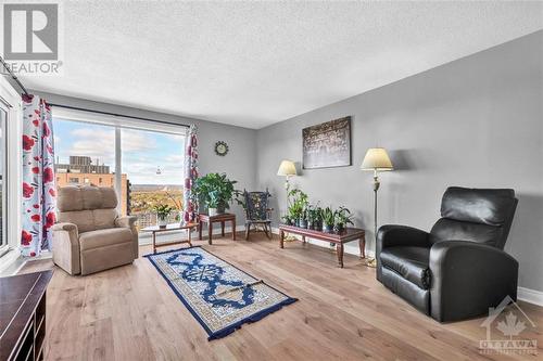 545 St Laurent Boulevard Unit#2503, Ottawa, ON - Indoor Photo Showing Living Room