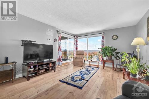 545 St Laurent Boulevard Unit#2503, Ottawa, ON - Indoor Photo Showing Living Room