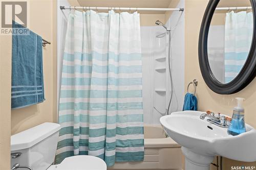 920 Warner Street, Moose Jaw, SK - Indoor Photo Showing Bathroom