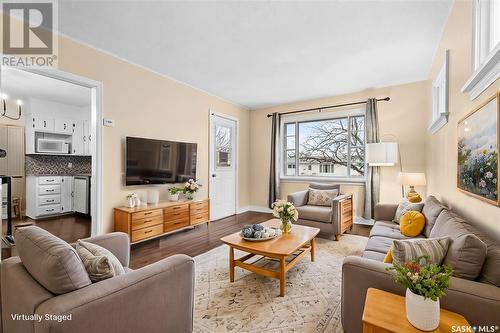 920 Warner Street, Moose Jaw, SK - Indoor Photo Showing Living Room