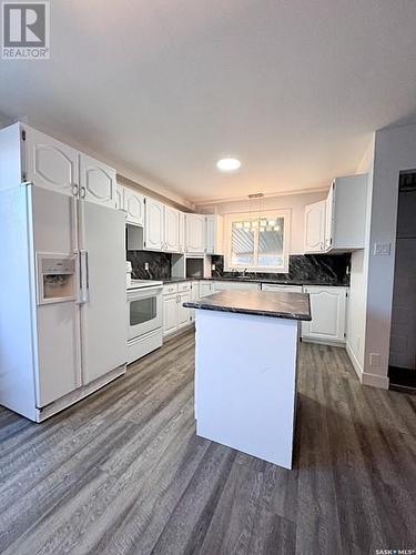 491 2Nd Avenue Se, Swift Current, SK - Indoor Photo Showing Kitchen