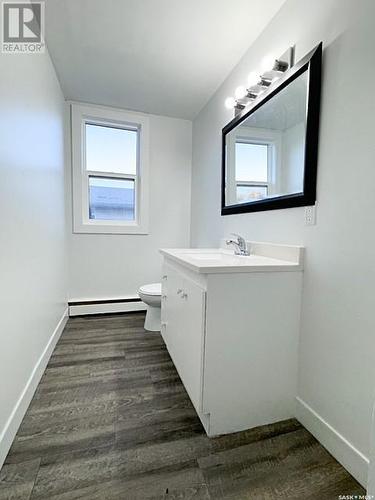 491 2Nd Avenue Se, Swift Current, SK - Indoor Photo Showing Bathroom