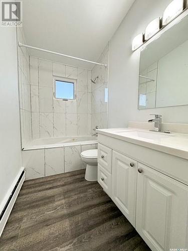 491 2Nd Avenue Se, Swift Current, SK - Indoor Photo Showing Bathroom