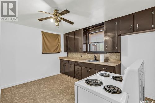 731 L Avenue S, Saskatoon, SK - Indoor Photo Showing Kitchen