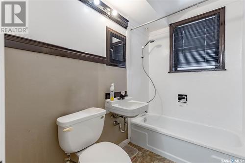 731 L Avenue S, Saskatoon, SK - Indoor Photo Showing Bathroom