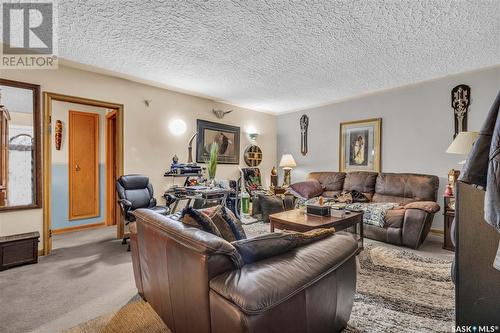 731 L Avenue S, Saskatoon, SK - Indoor Photo Showing Living Room