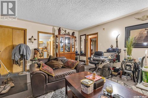 731 L Avenue S, Saskatoon, SK - Indoor Photo Showing Living Room