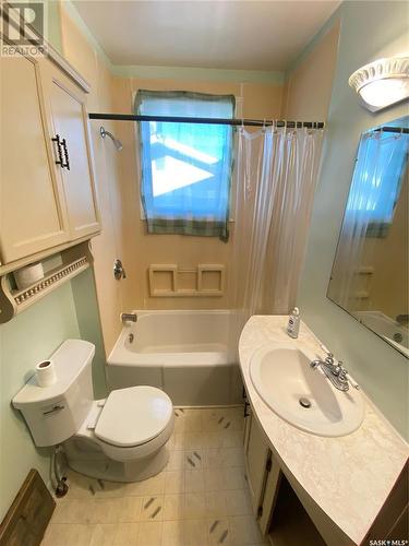 82 Victoria Avenue, Yorkton, SK - Indoor Photo Showing Bathroom