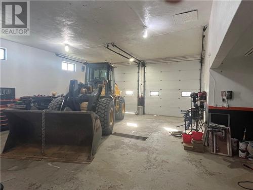 4473 Regional Road 35, Azilda, ON - Indoor Photo Showing Garage