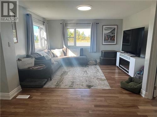 4473 Regional Road 35, Azilda, ON - Indoor Photo Showing Living Room