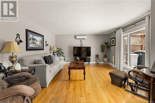 294 Route 525, Saint-Antoine, NB - Indoor Photo Showing Living Room