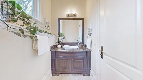 2B Carluke Crescent, Toronto, ON - Indoor Photo Showing Bathroom