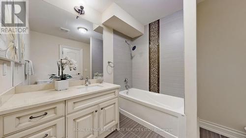 2B Carluke Crescent, Toronto, ON - Indoor Photo Showing Bathroom